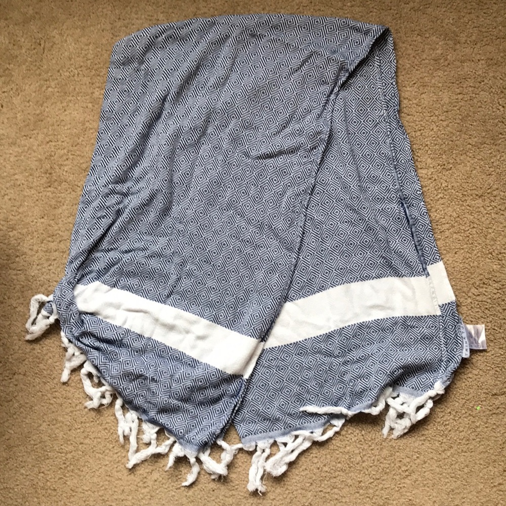 Scarf/blanket - Picture 2 of 2